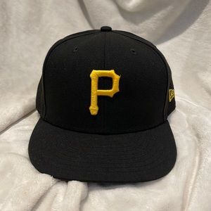 Pittsburgh pirates snapback hate. Color: black and yellow